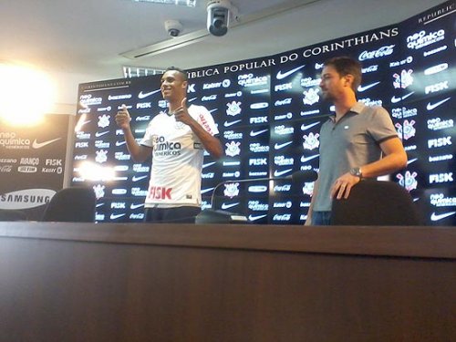 Apresentado no Corinthians, ex-vascaíno critica antigo clube