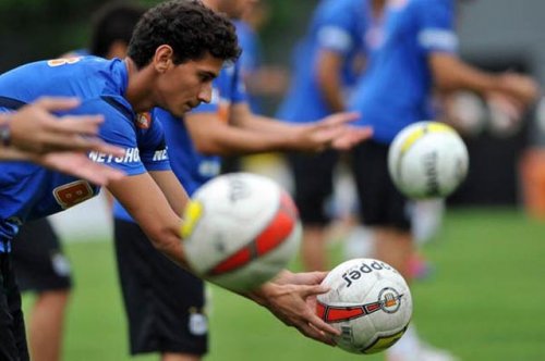 Por gol fora, Ganso promete Santos ofensivo na Argentina