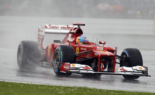 Alonso é pole na Inglaterra e quebra jejum em treino marcado por chuva