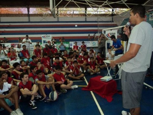 Clínica de Basquete reúne adeptos da modalidade