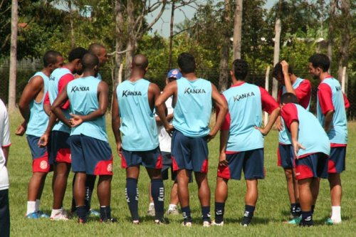 Edison Só manterá equipe contra o Mogi Mirim