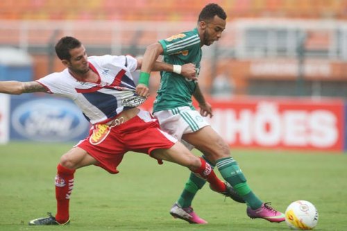Penapolense faz jogo perfeito e vence o Palmeiras