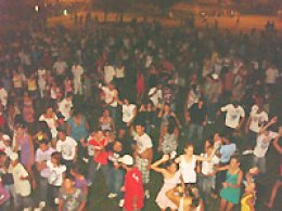 Reveillon: Multidão vai ao delírio na passagem de ano