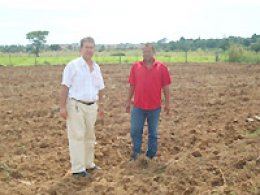 Agricultura: Parceria com moradores garante plantio em área urbana