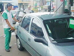 Aumento do preço do álcool incentiva maior procura por gasolina