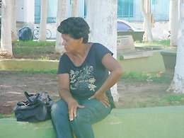 Mulher sem documento está a 15 dias em praça
