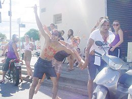 Universitários adotam “trote solidário” com calouros