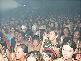 Lago Azul: Mais 4 mil pessoas prestigiam show