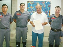 Prefeito recebe homenagem do Corpo de Bombeiros