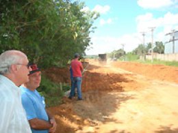 Pavimentação avança no Parque Industrial