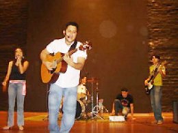 Leandro Vallim lança seu primeiro CD em abril