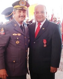 João Luís é homenageado em São Paulo pelos Bombeiros