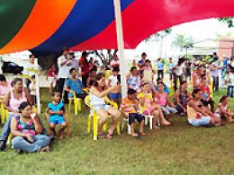 Emurpe comemora a Páscoa com as famílias do CRAS e do FNHIS