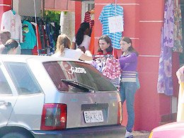 LIQUIDA PENÁPOLIS: Consumidores lotam lojas na procura de promoções