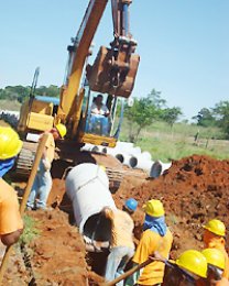 Emissário da Santa Terezinha é reparado com troca de tubulação