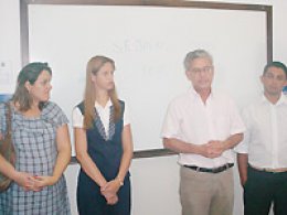 BENEFÍCIO: Alunos do ensino médio têm curso gratuito de idioma