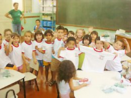 Alunos da rede municipal recebem uniformes