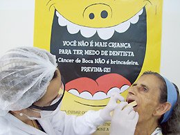 Odonto faz avaliação em idosos para detectar câncer de boca