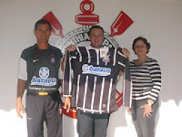 Corinthians: Ganhador de promoção recebe camisa oficial
