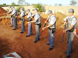 PESAR: Tristeza e dor marcam sepultamento de soldado penapolense