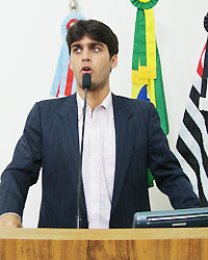 Aprovado projeto que obriga cadeiras para filas em bancos e na prefeitura