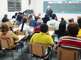 AVANHANDAVA: Fiéis pedem permanência de padre