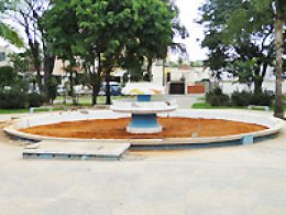 Empresa especializada atua na reforma da fonte luminosa