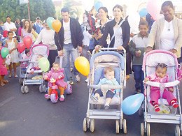 PRIMEIRA INFÂNCIA: Passeata de bebês mobilizou ontem o centro da cidade