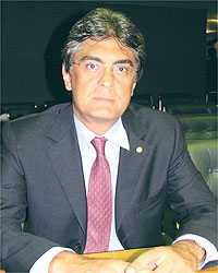 Semeghini toma posse do 3º mandato