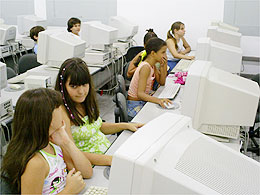 Escolas particulares e municipais iniciam ano letivo