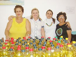 SOLIDARIEDADE: Rotary doa brinquedos e arrecada óleo de cozinha