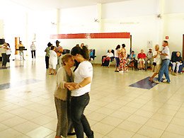 LAR VICENTINO: Semana do Idoso promove baile com a 3ª Idade