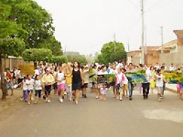 Projeto Criança Ecológica faz passeata no Haroldo Camilo
