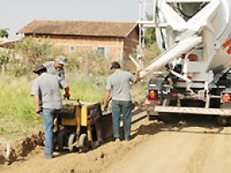 Obras termina construção de guias e sarjetas no Santa Leonor