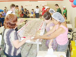 SOLIDARIEDADE: Voluntários realizam festa para as crianças