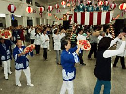 TRADIÇÃO: Festa do Bom-Odori é realizada para marcar dia de finados