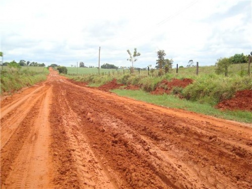 PROBLEMA: Lama na estrada do Colégio Agrícola impede passagem
