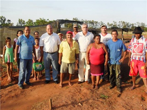 Prefeito inaugura horta comunitária no São Francisco