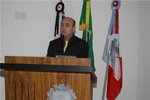  Professor Luís questiona não substituição de antiga rede de água no centro da cidade