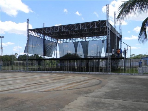 LAGO AZUL: Três ambientes animam tradicional “Baile do Havaí”