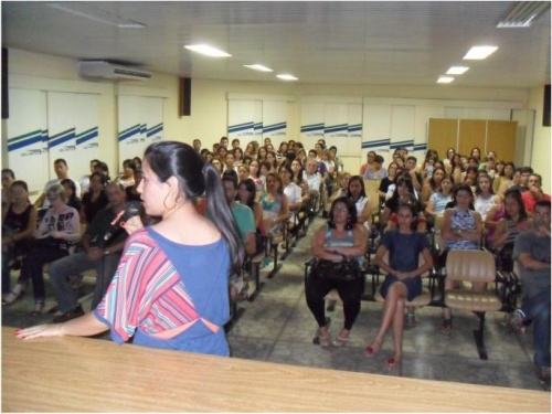 Palestra sobre vitrinismo atrai dezenas de participantes