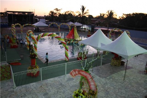 LAGO AZUL: Baile do Havaí mantém o tradicional sucesso