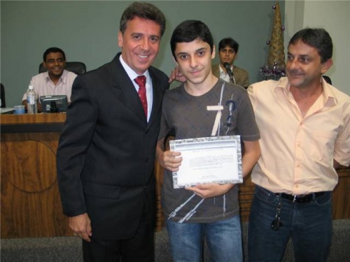 Câmara Municipal destaca aluno medalha de ouro em matemática