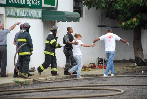 Mulher é libertada pelo Gate e ex-marido é baleado na cabeça