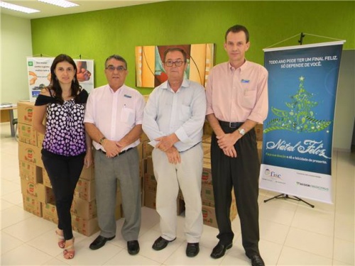 Cooperados SicoobCredicitrus doam cestas de natal