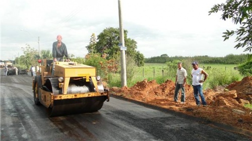Prefeitura asfalta mais ruas do Residencial Santa Leonor