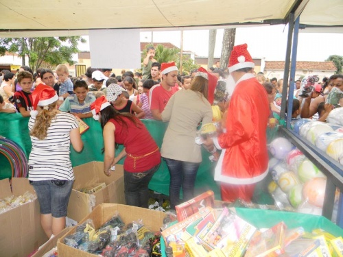Amigos realizam festa solidária para crianças de Penápolis