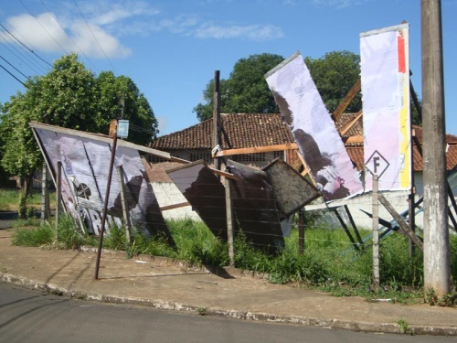 Chuva e ventos fortes causam danos na cidade
