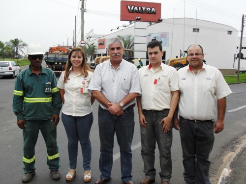 Hugo Montanari ajuda a viabilizar nova iluminação para ruas
