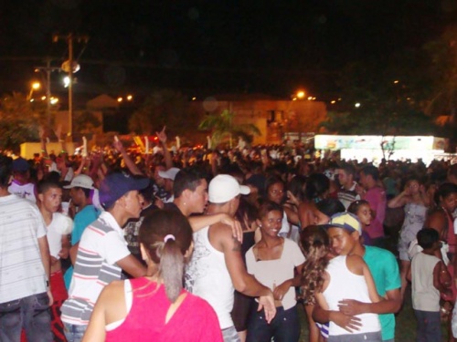 Festa da Virada leva multidão ao Parque Maria Chica